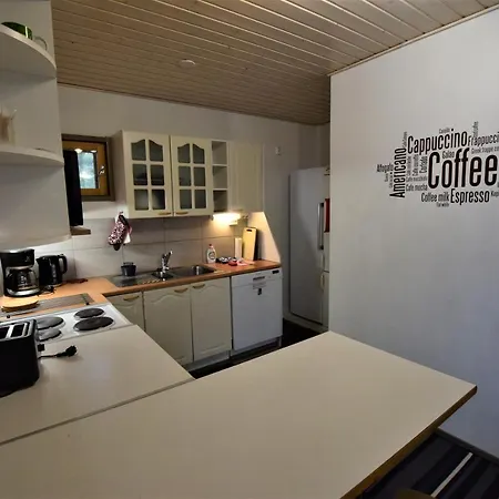 Pyhtaeaen Vuokramoekit * Tuuski