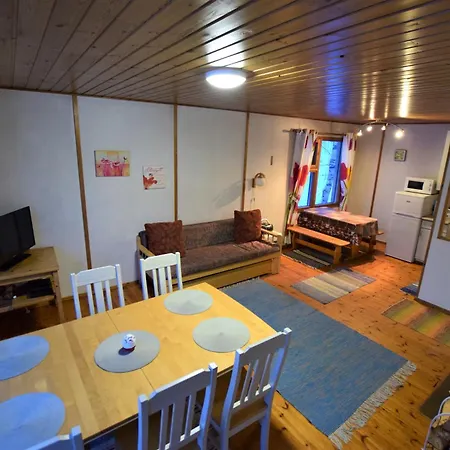 Pyhtaeaen Vuokramoekit * Tuuski