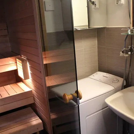 Alpesi faház Pyhtaeaen Vuokramoekit