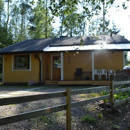 Alpesi faház Pyhtaeaen Vuokramoekit Tuuski