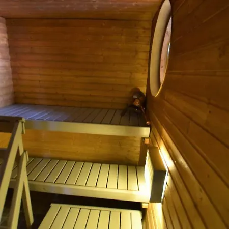 Pyhtaeaen Vuokramoekit * Tuuski