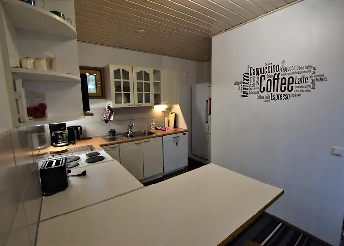 Pyhtaeaen Vuokramoekit * Tuuski