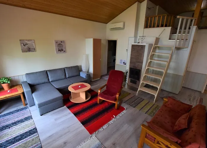 Pyhtaeaen Vuokramoekit * Tuuski