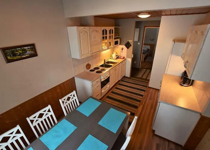 Pyhtaeaen Vuokramoekit * Tuuski