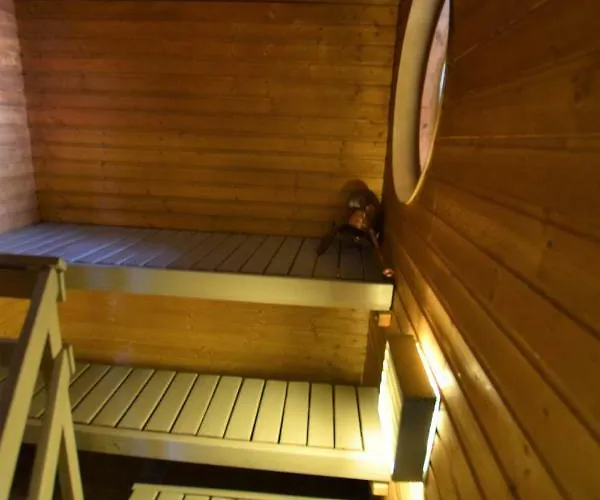 Pyhtaeaen Vuokramoekit * Tuuski